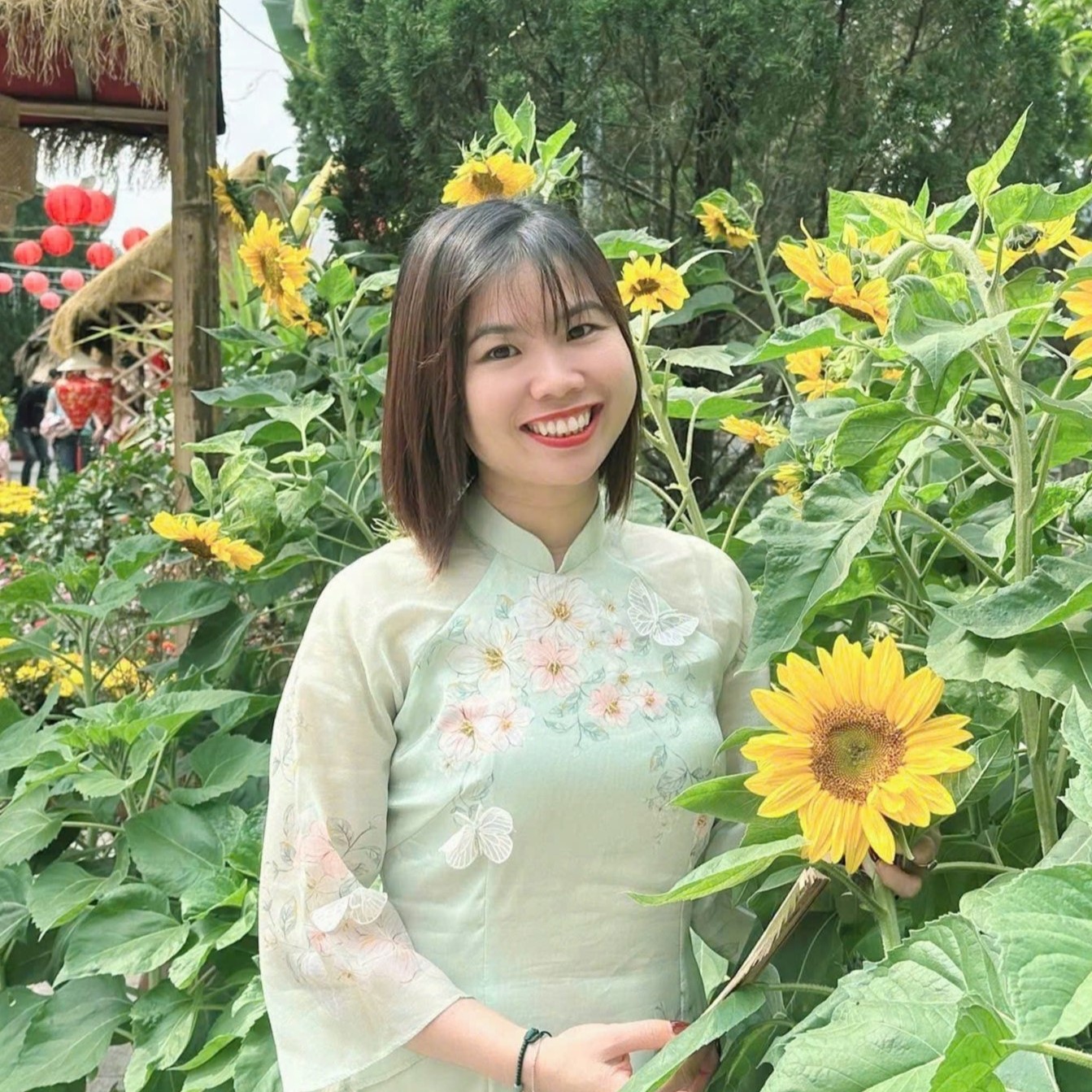 CN. Nguyễn Thị Lê Na : Chuyên viên